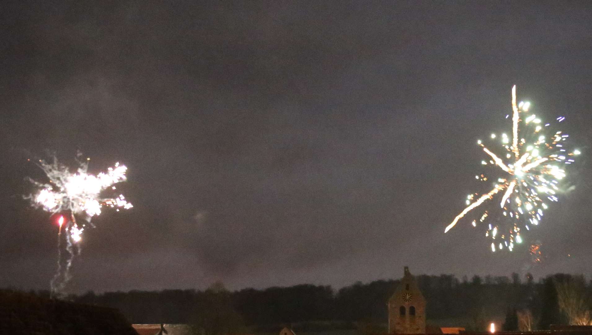 Feuerwerk über der St. Franziskuskirche