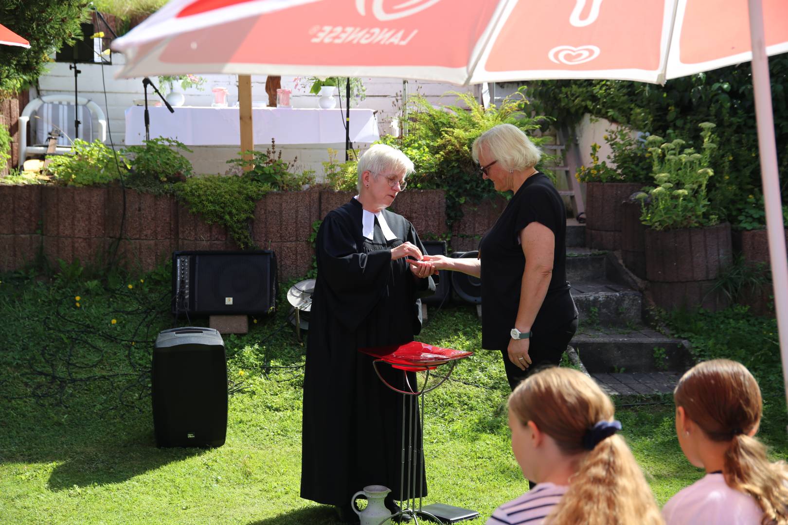 Freiluftgottesdienst im Hilsbad bei herrlichem Wetter