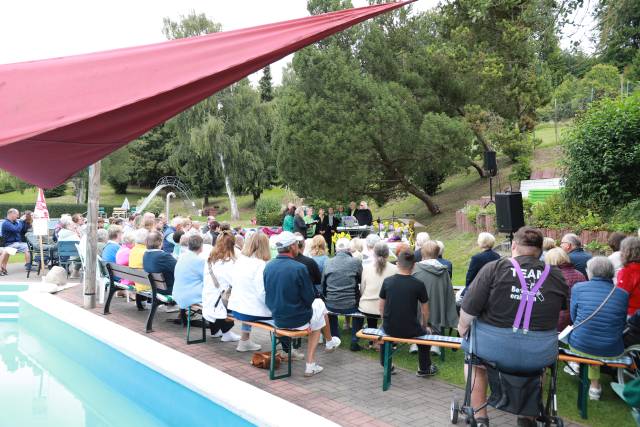 Open-Air Gottesdienst im Hilsbad