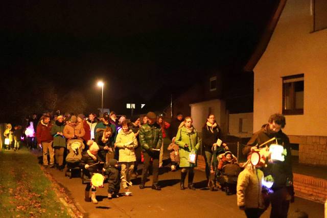 Martinsandacht mit Laternenumzug