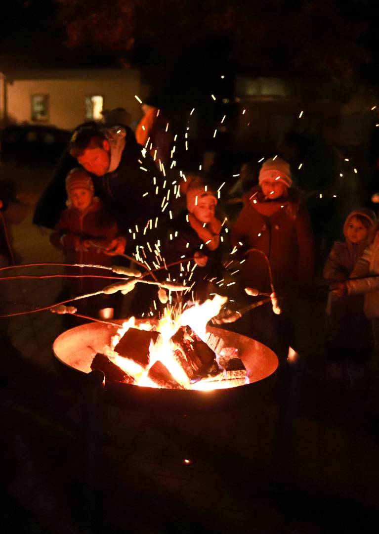 Martinsandacht mit Laternenumzug