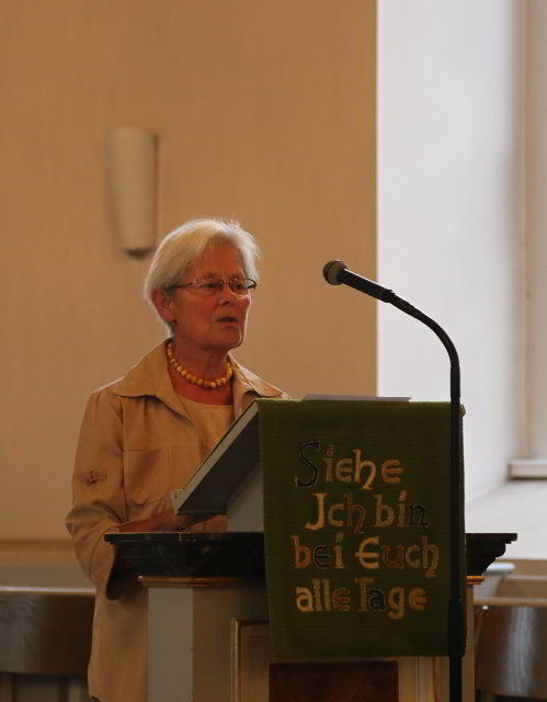 Gisela Buhmann liest wieder als Lektorin im Gottesdienst
