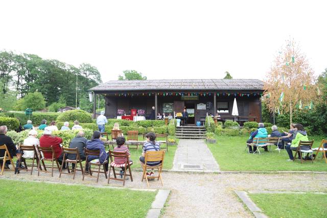Pfingstgottesdienst im Kleingarten in Duingen
