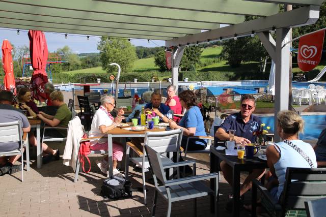 Freiluftgottesdienst im Hilsbad bei herrlichem Wetter