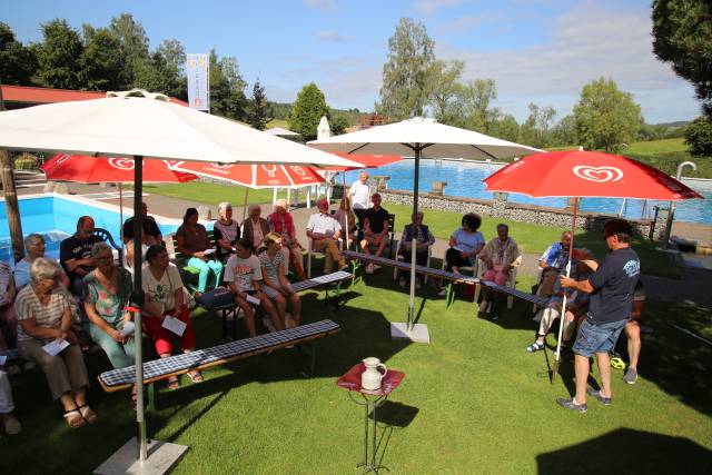 Freiluftgottesdienst im Hilsbad bei herrlichem Wetter