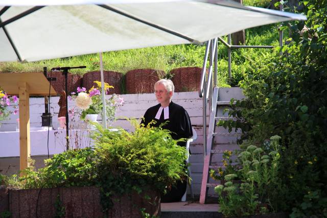 Freiluftgottesdienst im Hilsbad bei herrlichem Wetter