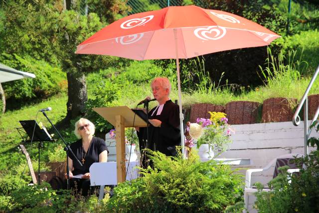 Freiluftgottesdienst im Hilsbad bei herrlichem Wetter