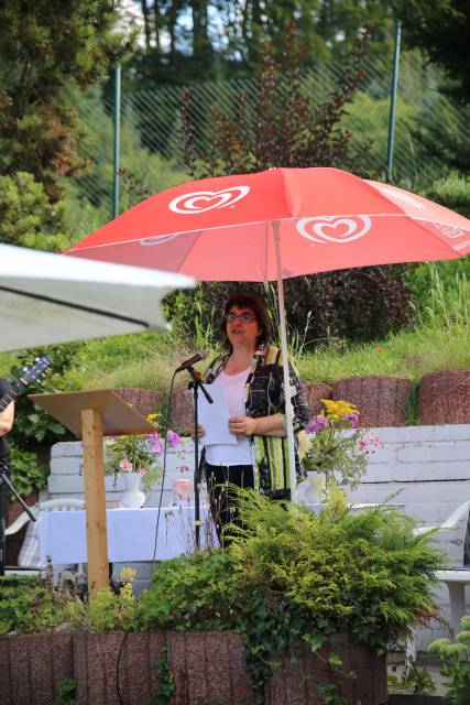 Freiluftgottesdienst im Hilsbad bei herrlichem Wetter