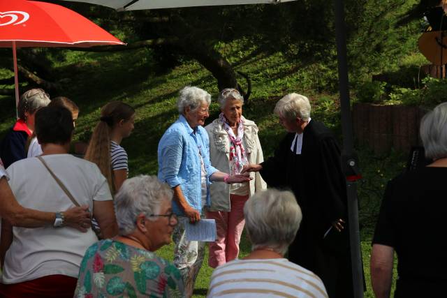 Freiluftgottesdienst im Hilsbad bei herrlichem Wetter