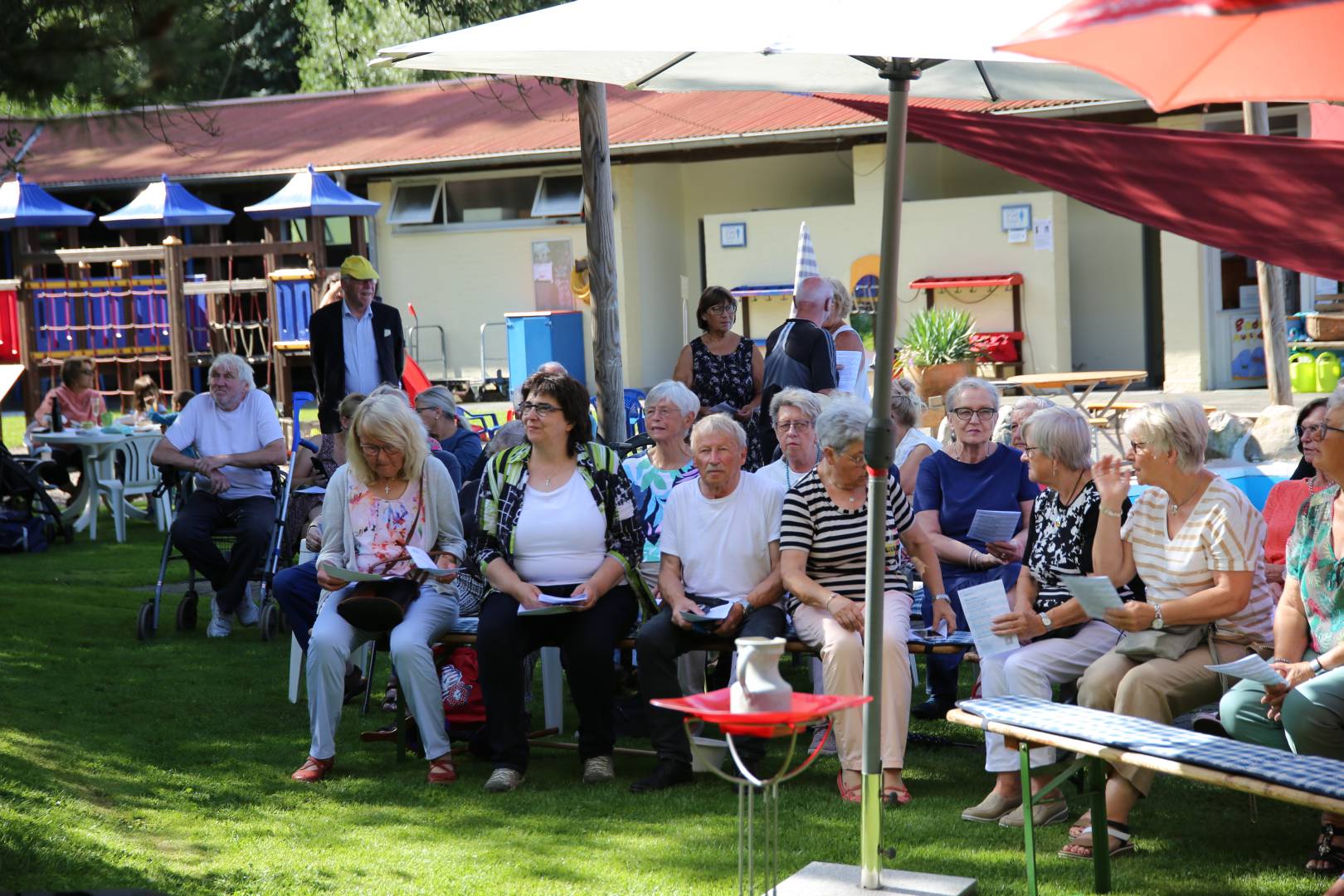 Freiluftgottesdienst im Hilsbad bei herrlichem Wetter