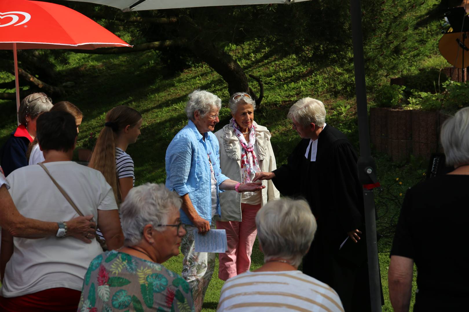 Freiluftgottesdienst im Hilsbad bei herrlichem Wetter