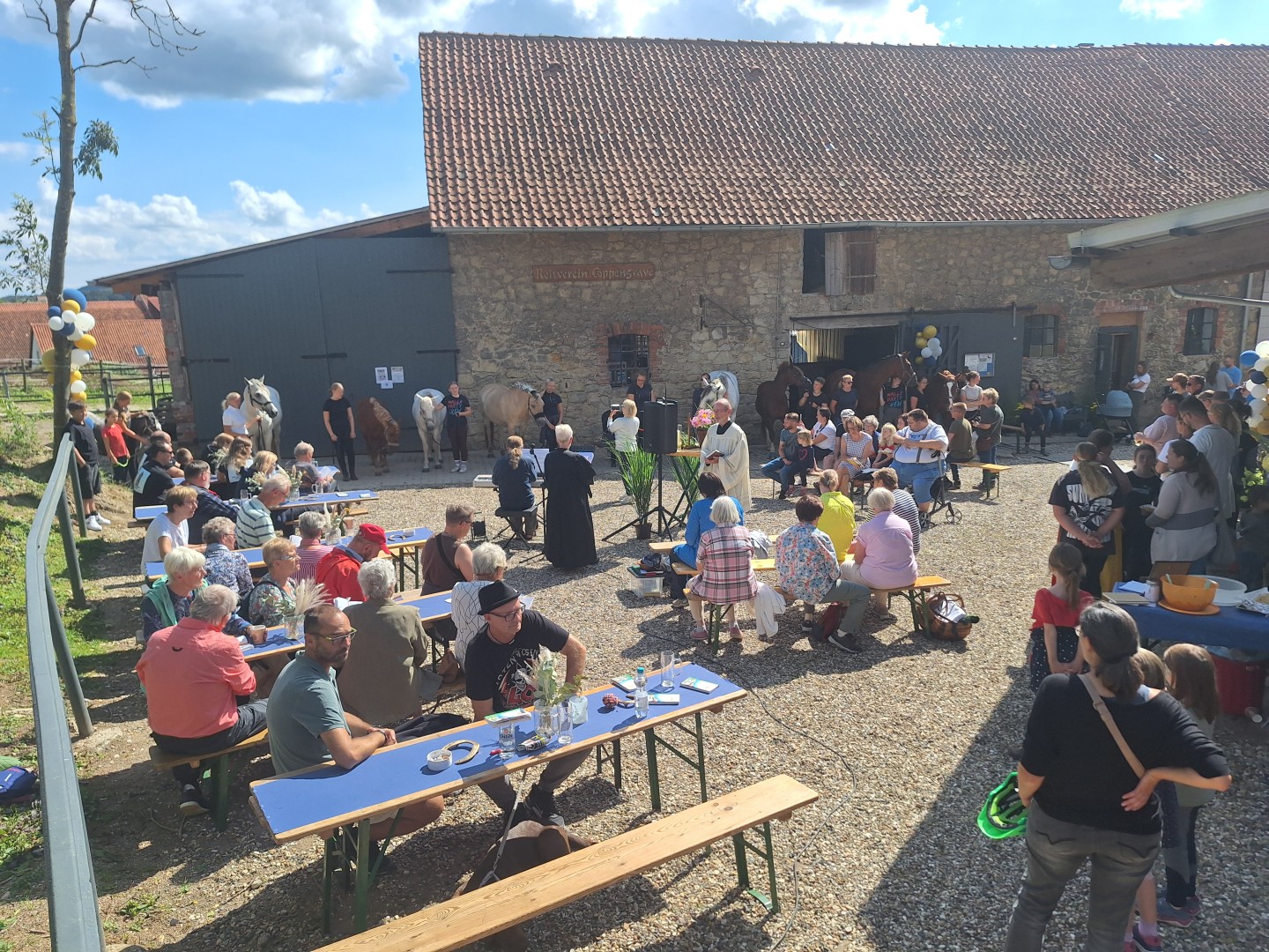 Impressionen von der Andacht zum Reitstalljubiläum mit Pferdesegnung