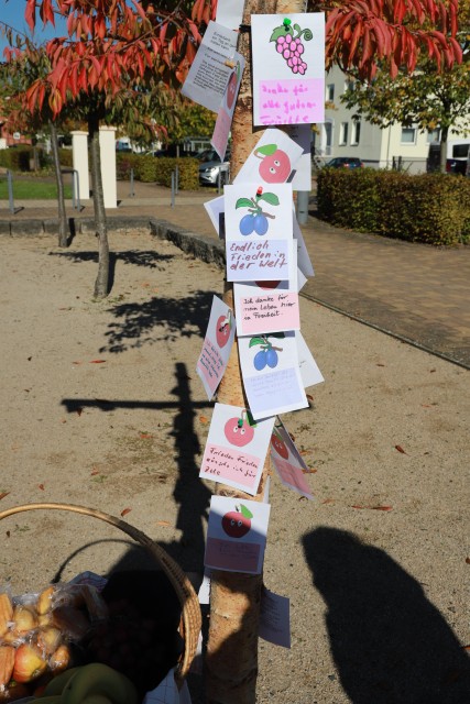 Ökumenisches Erntedankfest auf dem Marktplatz in Duingen