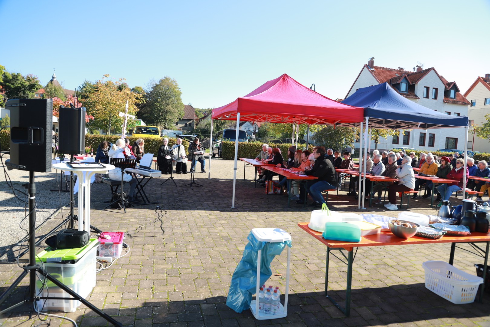 Ökumenisches Erntedankfest auf dem Marktplatz in Duingen