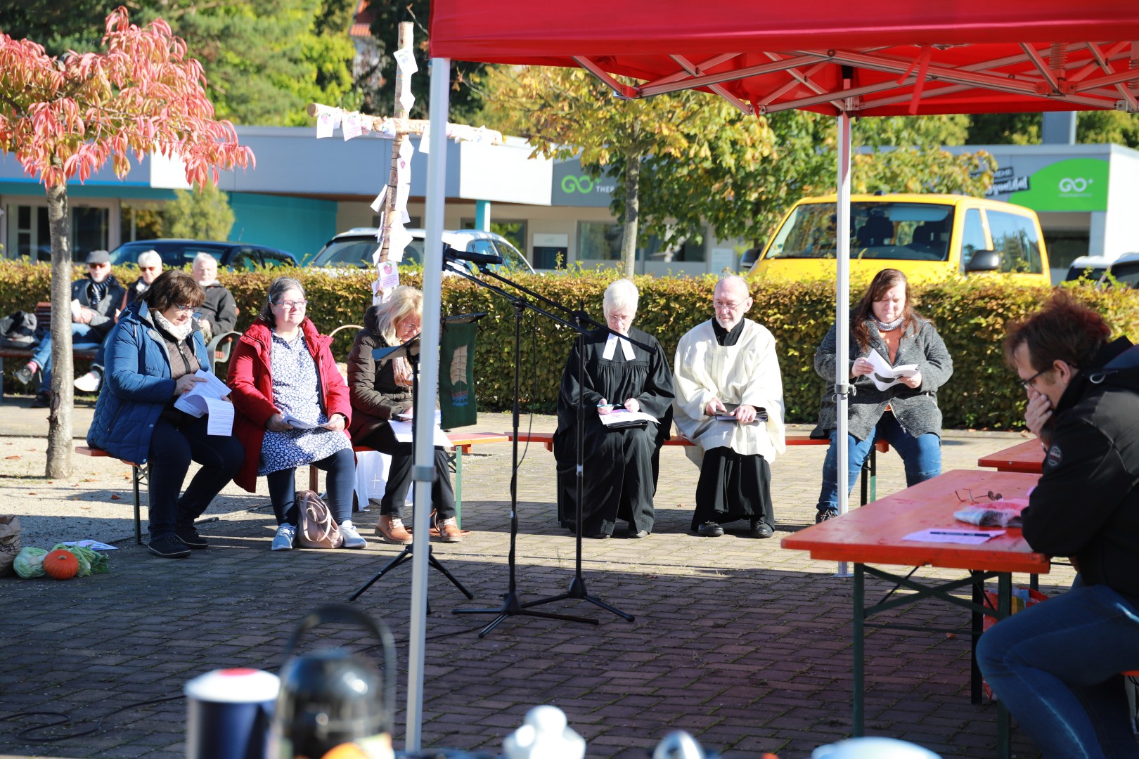 Ökumenisches Erntedankfest auf dem Marktplatz in Duingen