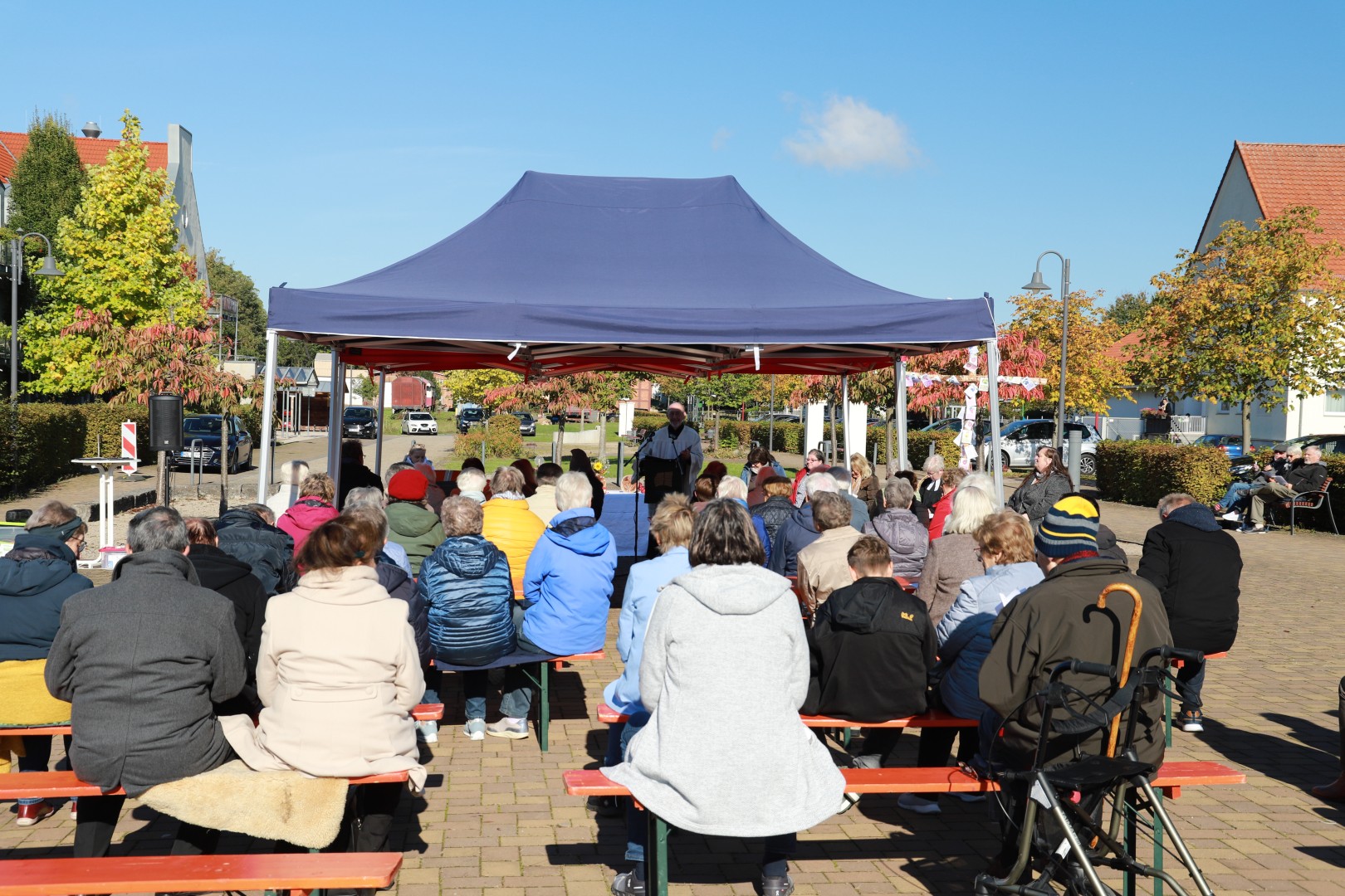 Ökumenisches Erntedankfest auf dem Marktplatz in Duingen