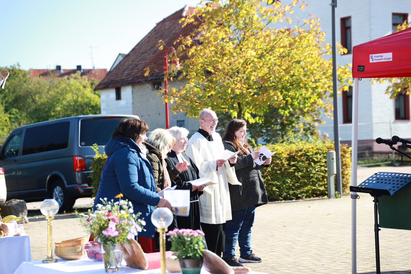 Ökumenisches Erntedankfest auf dem Marktplatz in Duingen