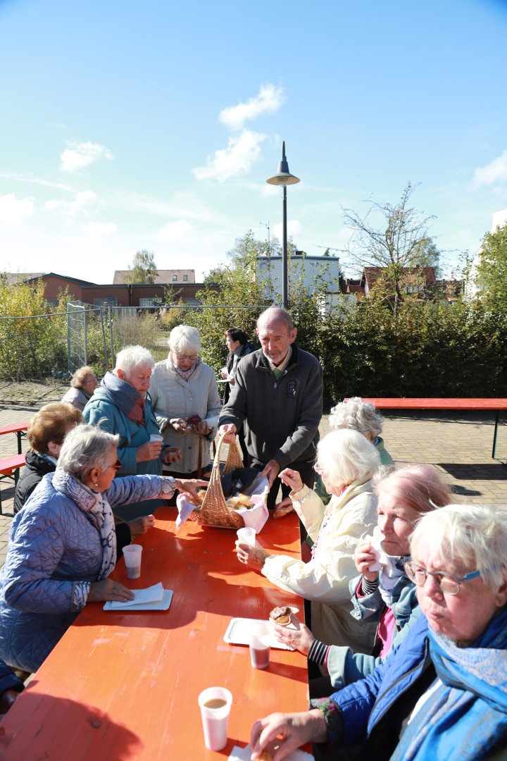 Ökumenisches Erntedankfest auf dem Marktplatz in Duingen