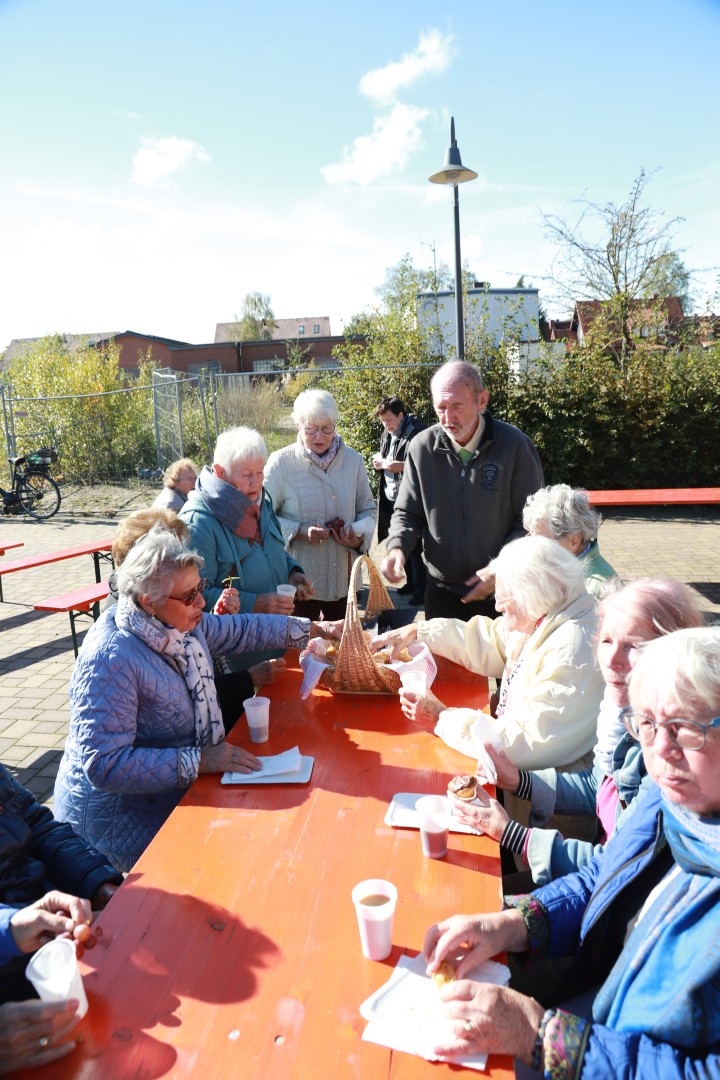 Ökumenisches Erntedankfest auf dem Marktplatz in Duingen