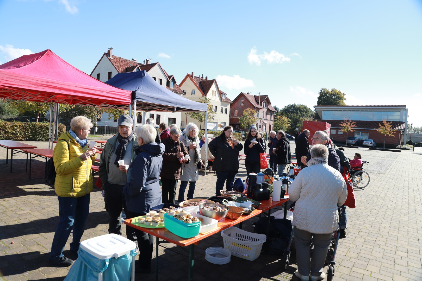 Ökumenisches Erntedankfest auf dem Marktplatz in Duingen