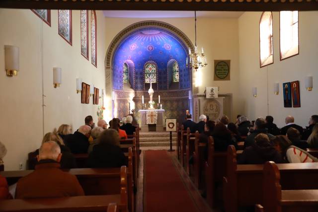 Winterkirche mit Taufe in der St. Franziskuskirche