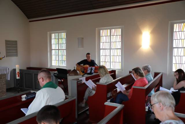 Sommerkirche in Fölziehausen mit Pastor Dieckow