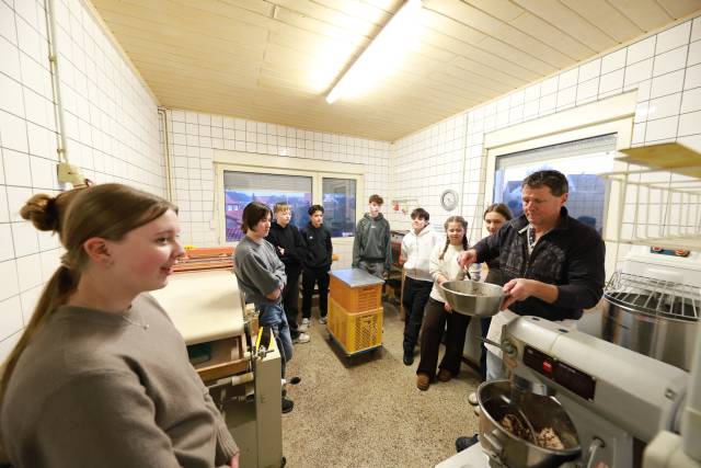 Unsere Konfirmanden backen Brot