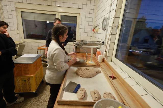 Unsere Konfirmanden backen Brot