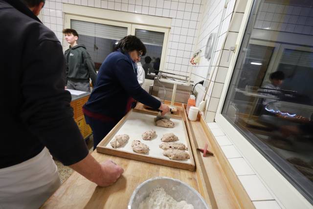 Unsere Konfirmanden backen Brot