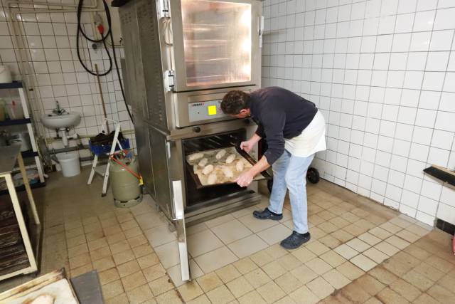 Unsere Konfirmanden backen Brot