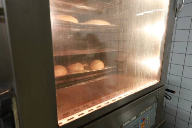 Unsere Konfirmanden backen Brot