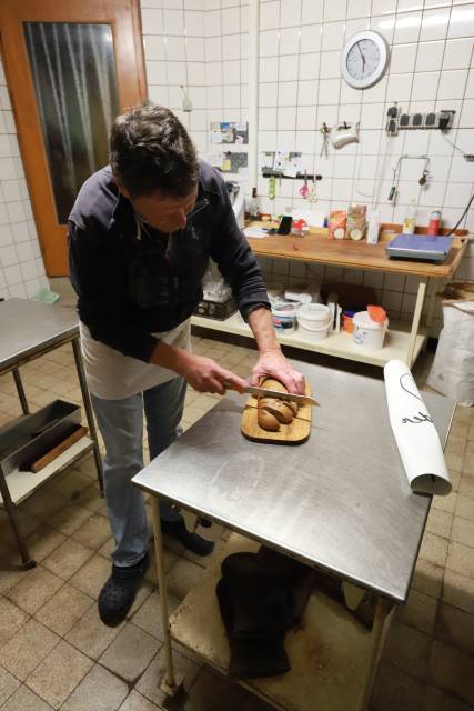 Unsere Konfirmanden backen Brot