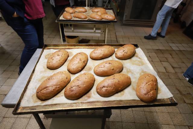 Unsere Konfirmanden backen Brot