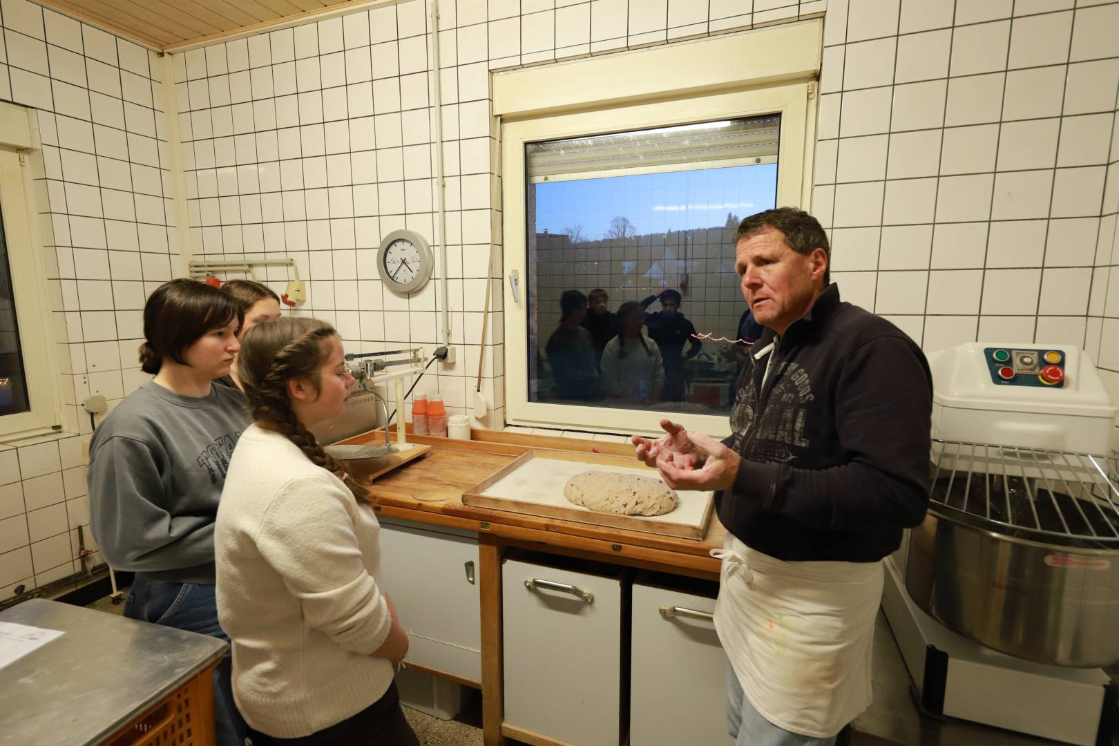 Unsere Konfirmanden backen Brot