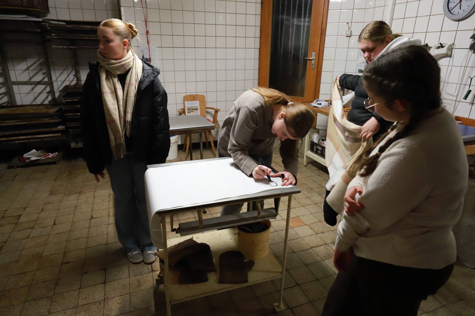 Unsere Konfirmanden backen Brot