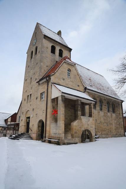 St. Franziskuskirche im Schnee