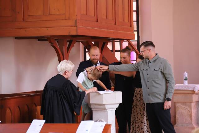 Taufe von Yannis Bock in der St. Maternuskirche in Weenzen