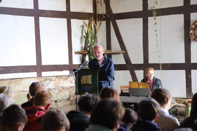 Ökumenisches Erntedankfest im Reitstall