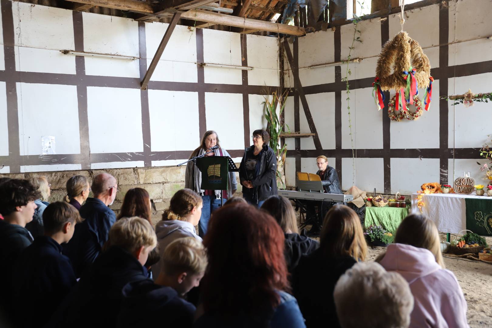 Ökumenisches Erntedankfest im Reitstall